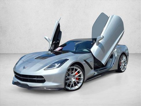 Used 2019 Chevrolet Corvette Stingray Convertible w/ 2LT Preferred Equipment Group RWD image 2