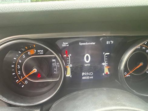 Used 2020 Jeep Wrangler Unlimited Sahara AWD/4WD image 16