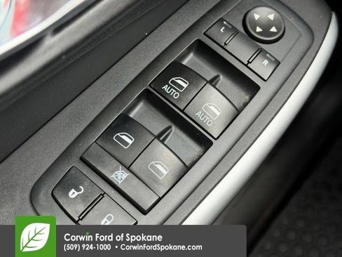Used 2017 Jeep Cherokee Trailhawk AWD/4WD image 20