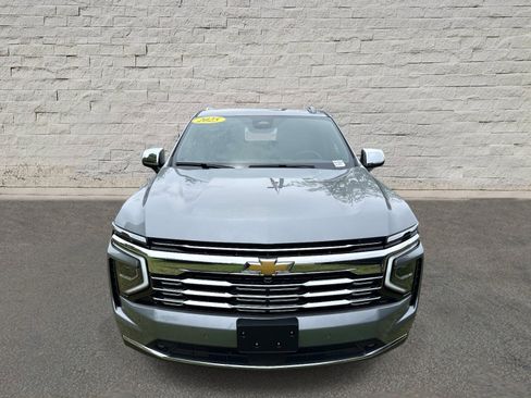 Used 2025 Chevrolet Suburban Premier RWD image 2