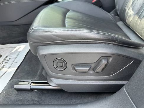 Used 2023 Audi e-tron Premium Plus w/ Premium Plus Package AWD/4WD image 22