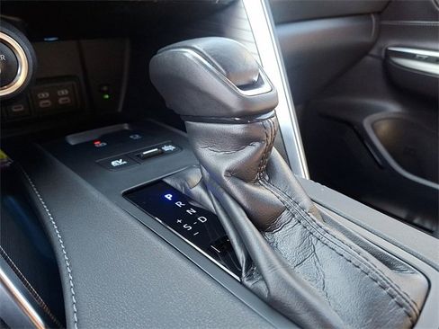 Certified 2024 Toyota Venza Limited image 15