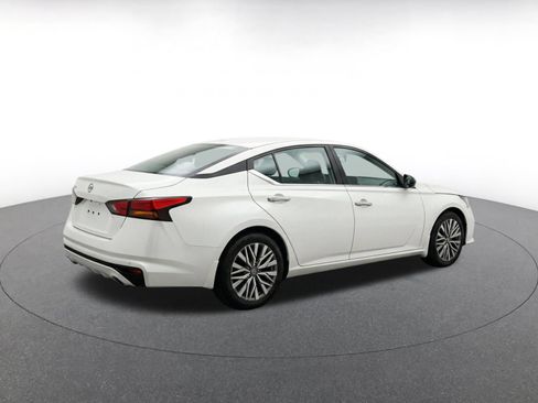 Used 2025 Nissan Altima 2.5 SV FWD image 8