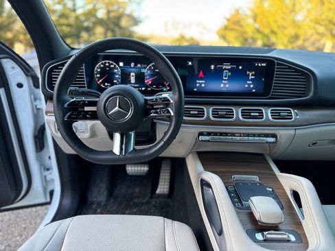 Used 2025 Mercedes-Benz GLS 450 4MATIC image 15