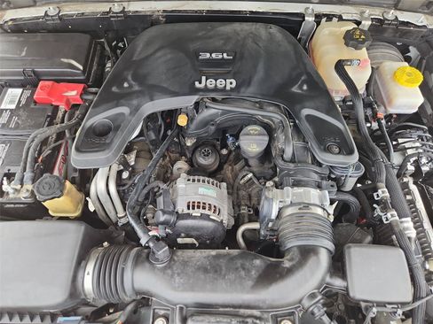 Used 2018 Jeep Wrangler Unlimited Sport S AWD/4WD image 28