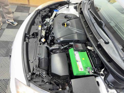 Used 2017 Hyundai Elantra GT image 29