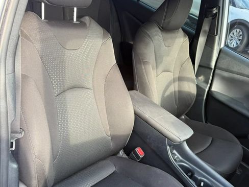 Used 2021 Toyota Prius LE FWD image 13