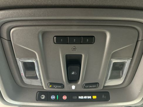 Used 2021 Chevrolet Silverado 1500 LTZ AWD/4WD image 7
