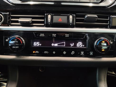 Certified 2024 Nissan Pathfinder SV FWD image 20