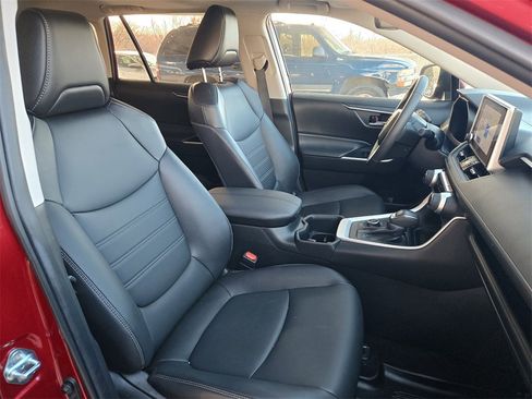 Used 2024 Toyota RAV4 XLE Premium image 28