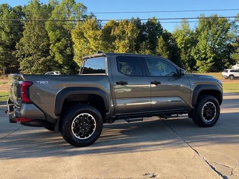 Used 2024 Toyota Tacoma TRD Off-Road image 7
