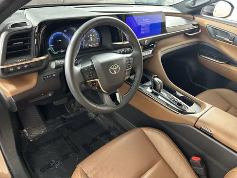 Used 2025 Toyota Crown Signia image 12