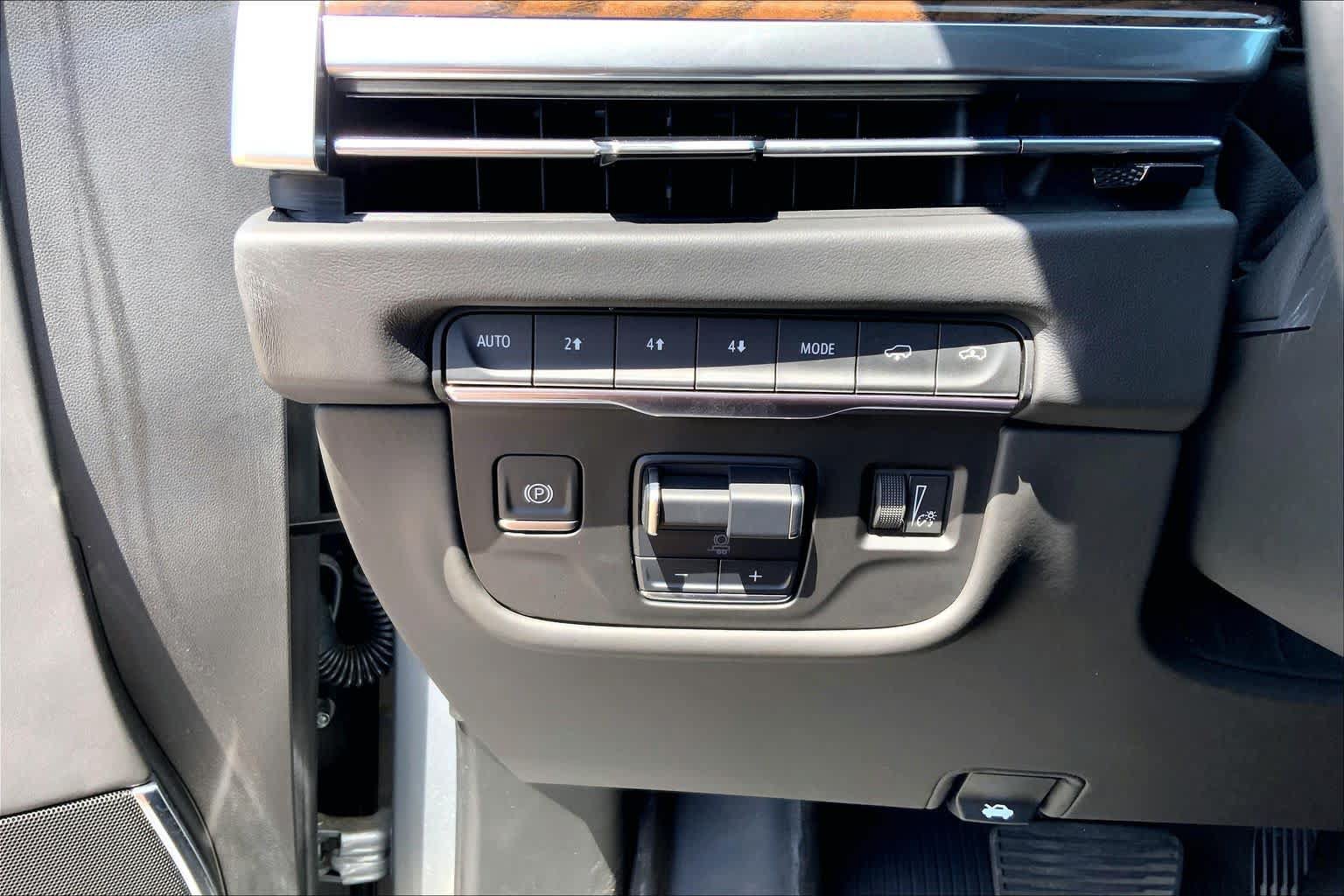 Used 2025 Cadillac Escalade Premium Luxury Platinum w/ LPO, Floor Liner Package AWD/4WD image 32