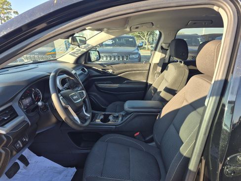 Used 2023 GMC Acadia SLE w/ Driver Convenience Package image 21