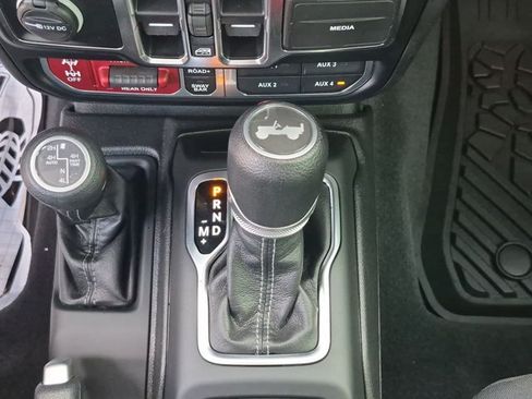 Used 2024 Jeep Wrangler Unlimited Rubicon 4xe w/ Technology Group AWD/4WD image 12