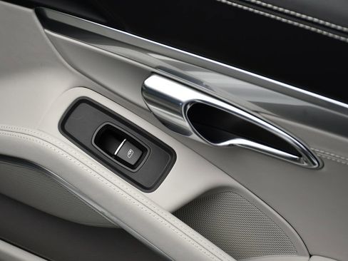 Certified 2024 Porsche 718 Boxster RWD image 20