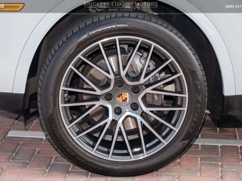 Used 2020 Porsche Cayenne image 40