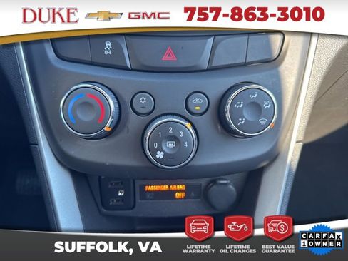 Used 2022 Chevrolet Trax LT w/ LT Convenience Package image 12