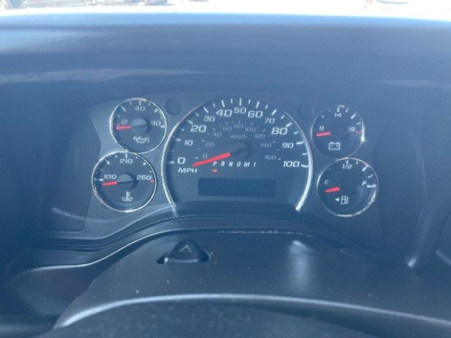 Used 2015 Chevrolet Express 2500 w/ Chrome Appearance Package RWD image 12