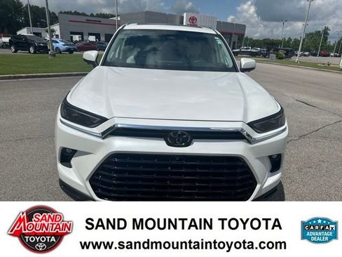Used 2024 Toyota Grand Highlander FWD image 8