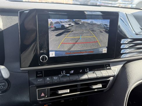 Used 2025 Toyota Camry SE image 13