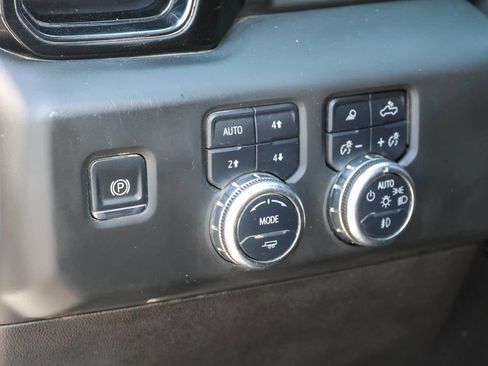 Used 2025 GMC Sierra 2500 AT4 AWD/4WD image 13