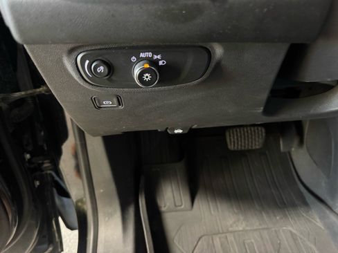 Used 2021 GMC Terrain SLE w/ Driver Convenience Package image 17