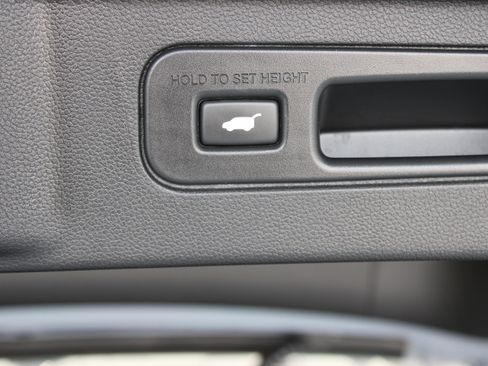 Used 2025 Honda Pilot TrailSport image 36