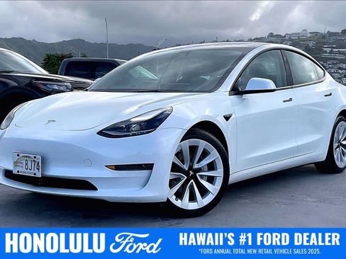 Used 2023 Tesla Model 3 Standard Range RWD image 1