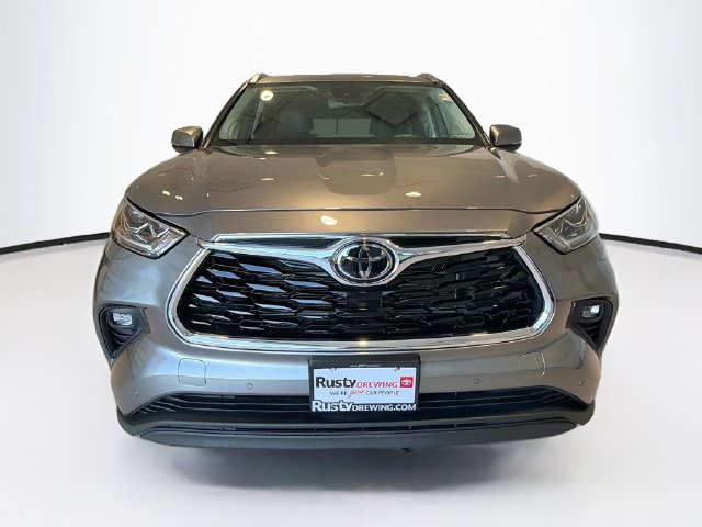 Used 2026 Toyota Highlander Limited AWD/4WD image 2