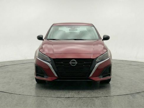 Used 2025 Nissan Altima 2.5 SV image 2