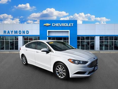 Used 2017 Ford Fusion SE FWD image 1