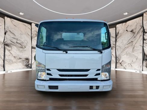 Used 2019 Isuzu NPR RWD image 2
