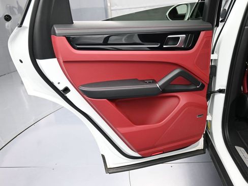 Certified 2022 Porsche Cayenne E-Hybrid Coupe image 24