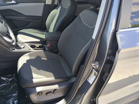 Certified 2023 Volkswagen Taos SE w/ Panoramic Sunroof Package FWD image 20