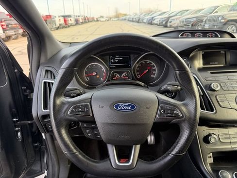 Used 2017 Ford Focus ST image 22