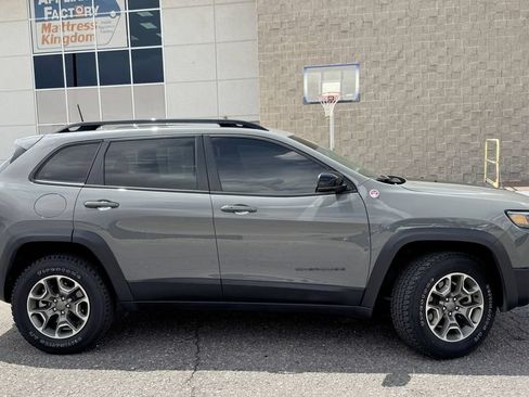 Used 2022 Jeep Cherokee Trailhawk w/ Premium Leather Package AWD/4WD image 5