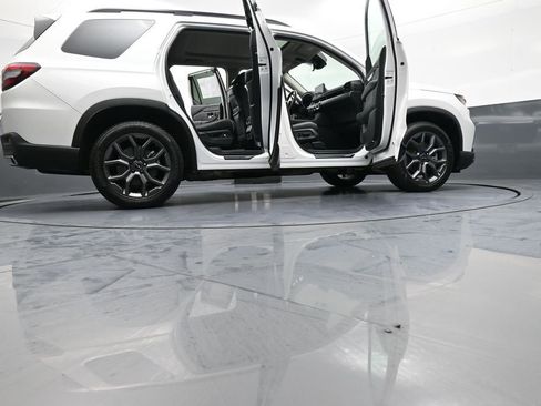 Used 2024 Honda Pilot Elite image 50