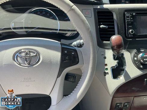 Used 2014 Toyota Sienna XLE image 42