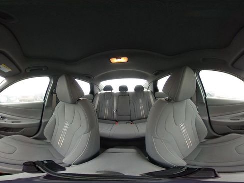 Used 2025 Hyundai Elantra SEL image 43