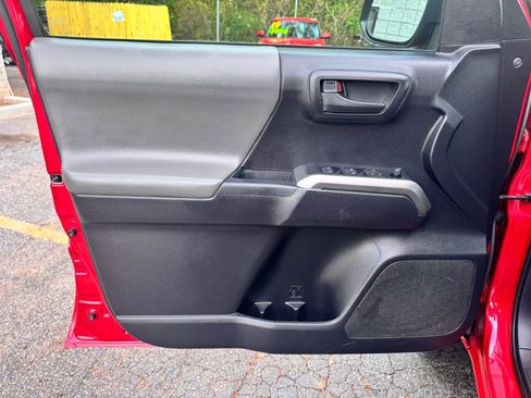 Used 2020 Toyota Tacoma SR5 RWD image 11