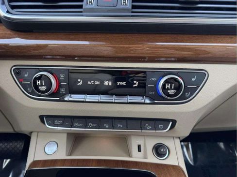 Used 2023 Audi Q5 2.0T Prestige w/ Prestige Package image 15