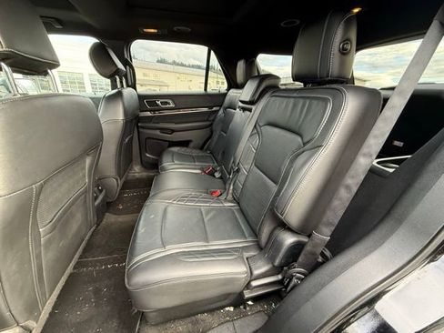 Used 2017 Ford Explorer Platinum image 13