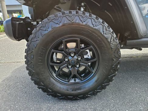 Used 2024 Jeep Wrangler Unlimited AWD/4WD image 9