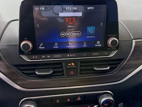 Used 2023 Nissan Altima 2.5 SV FWD image 18
