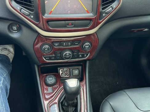 Used 2015 Jeep Cherokee Limited AWD/4WD image 34
