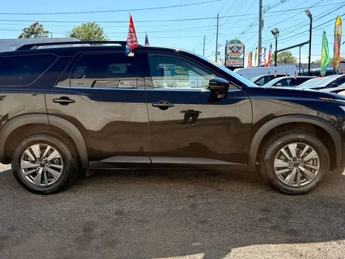 Used 2024 Nissan Pathfinder SV FWD image 11