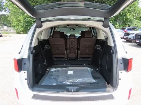 New 2026 Honda Odyssey Touring image 11