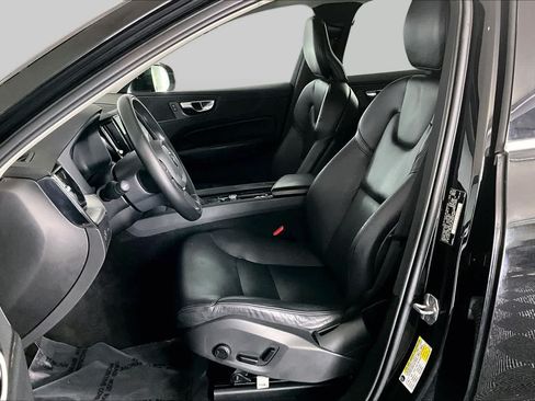 Used 2019 Volvo XC60 T5 Momentum w/ Premium Package AWD/4WD image 9