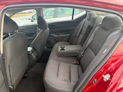 Used 2025 Nissan Altima 2.5 SV FWD image 3